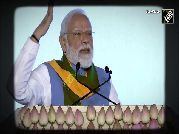 Viral Video! PM Modi stops speech to acknowledge students’ msg on India’s vision at Coimbatore Event
