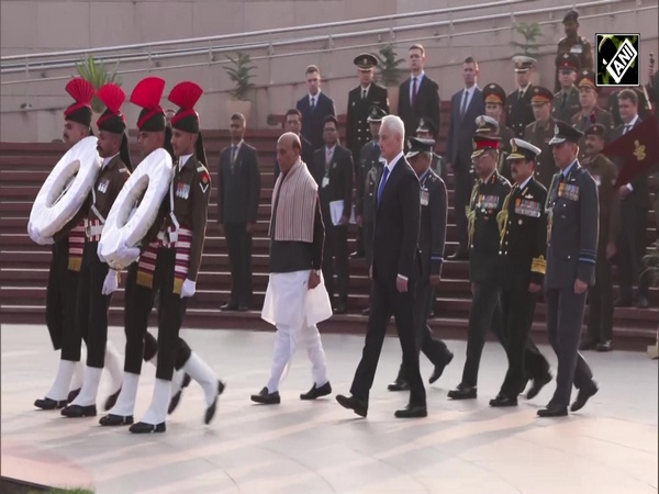 Raksha Mantri Rajnath Singh, Russian Defence Minister lay wreath at National War Memorial