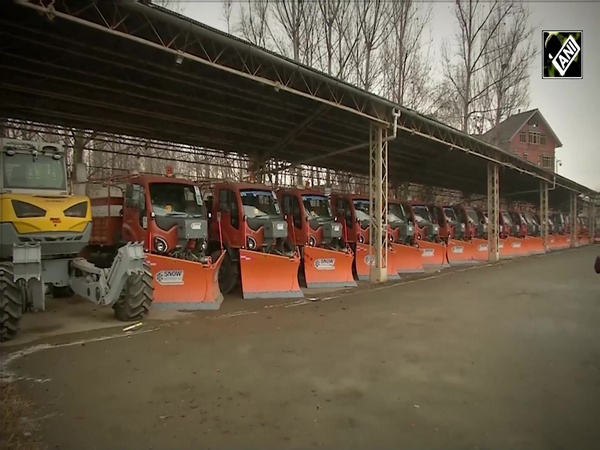 Snow control room in Srinagar to timely clear roads to prevent disrupting daily life