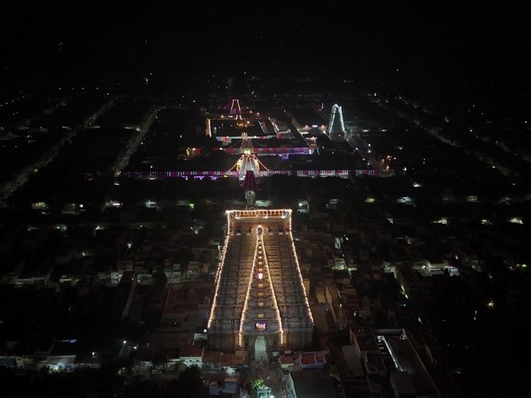 Majestic Drone footage captures decorated Sri Ranganatha Swamy Temple as Vaikuntha Ekadashi begins