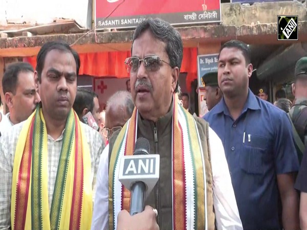 Tripura CM Manik Saha distribute blankets among the poor in his constituency