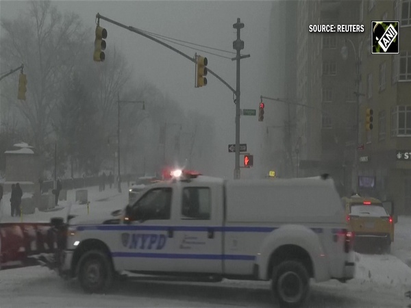 New Yorkers brave heavy snow as mayor closes schools, opens warming shelters amid Winter Storm in US