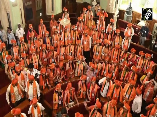 Watch! BJP Corporators raise ‘Modi’ slogans inside BMC ahead of Mayor poll, Fadnavis in attendance