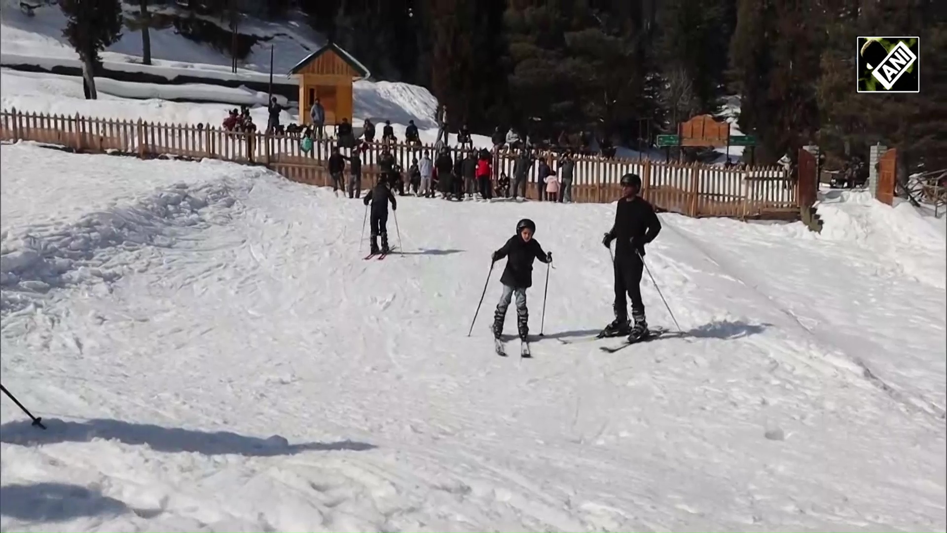 WATCH: Indian Army organizes first-ever free ski training programme in border district of Kupwara
