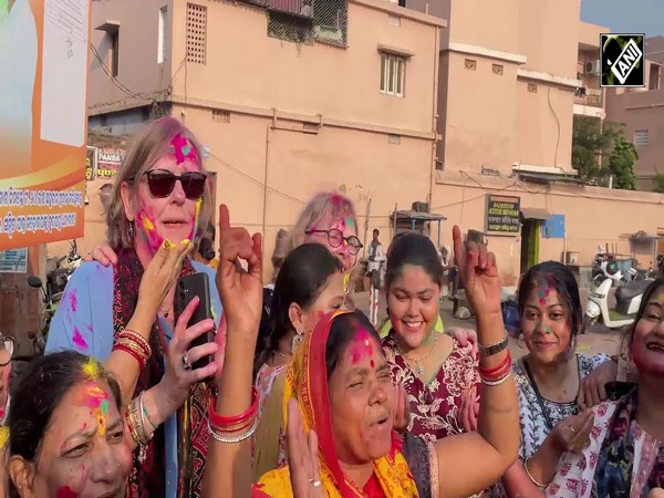 “Feel very blessed…” Foreigner tourists celebrate Holi near Shree Jagannath Temple in Odisha’s Puri