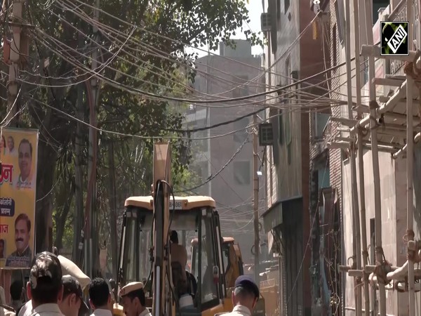 Breaking News: Bulldozer demolishes property of Uttam Nagar murder case accused