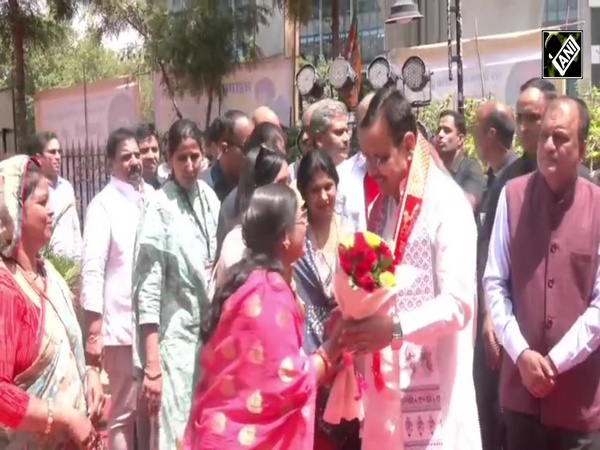 Rajasthan CM pays floral tribute to Mahatma Jyotiba Phule on his 200th birth anniversary