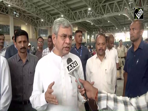 Ashwini Vaishnaw inspects Bhubaneswar station, listens to passengers’ feedback on redevelopment work