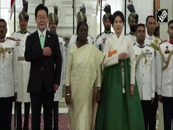 President Murmu hosts banquet at Rashtrapati Bhavan in honour of S. Korean President Lee Jae Myung