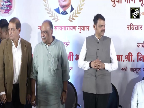 RSS Chief Mohan Bhagwat, CM Fadnavis, Nitin Gadkari Attend Nag Bhushan Award Ceremony