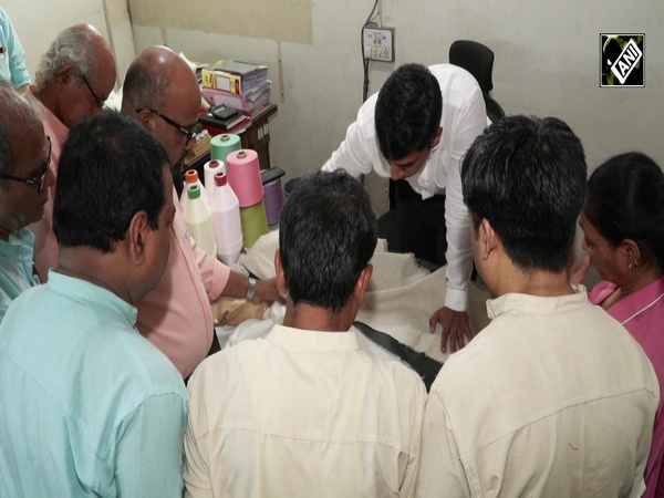 Young Entrepreneur from Gujarat builds Vegan Leather from Apple Waste