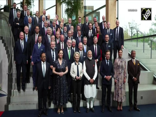 PM Modi, EU’s Ursula & Swedish PM Join Business Leaders for Group Photo in Sweden