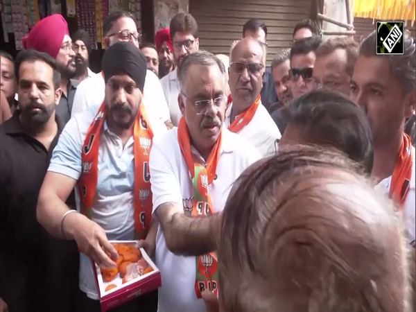 BJP’s Tarun Chugh brews ‘chai’ to celebrate BJP’s Bengal victory with workers, distributes sweets