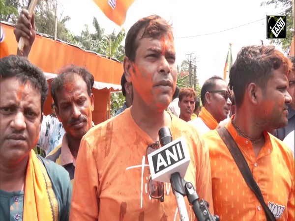 BJP Celebrations begin in Falta amid early lead trends as Debangshu Panda leads by over 9000 votes