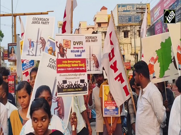 DYFI stages ‘Cockroach Rally’ in lines with political meme ‘Cockroach Janata Party’ protest