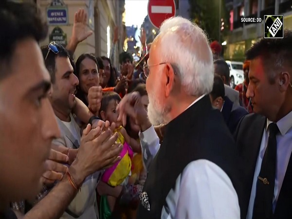 Indians in Paris greet PM Modi as he stays in Paris for further bilateral engagements