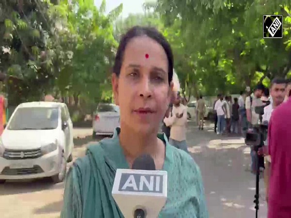 "बच्चे चिपक गए थे..." Eyewitness recounts horrific Aliganj building fire that killed 15 in Lucknow