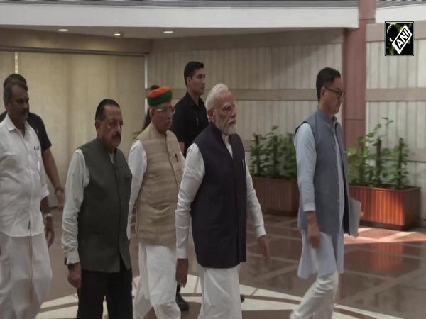 Must Watch! Prime Minister Narendra Modi chairs crucial NDA parliamentary party meeting