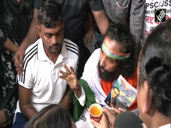 Student Leader Devendra Nath Mahato breaks hunger strike after J’khand cancels JSSC Exam
