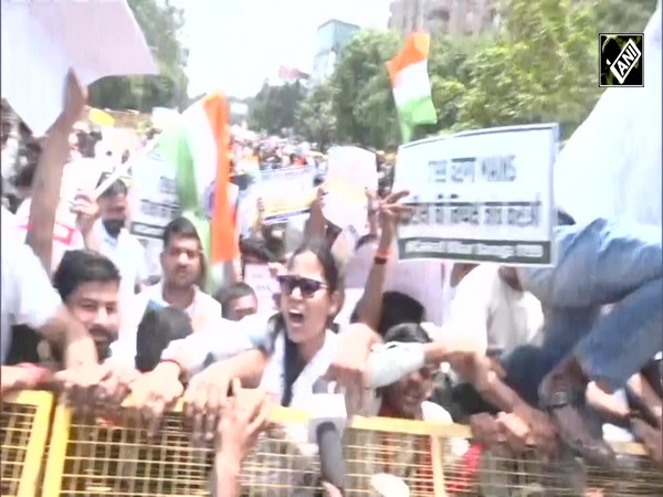 BPSC students out on streets in Patna, major clash with police as aspirants break barricades