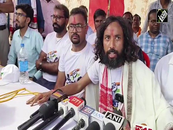 Student Leader Devendra Nath Mahto joins ‘recruitment system reform yatra’ in Hazaribagh