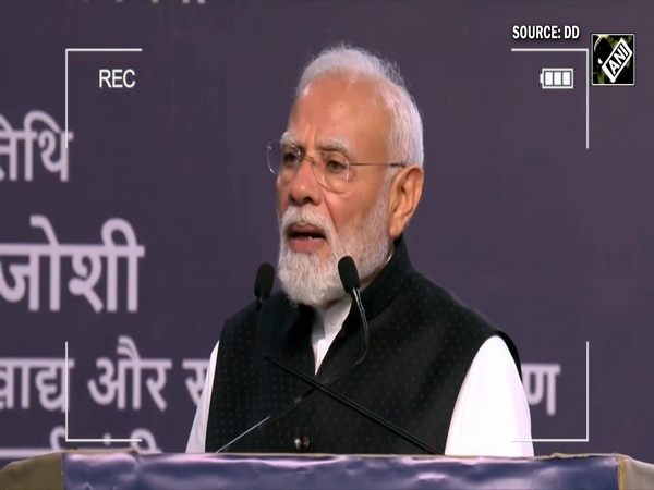 “Suraj Humara Ho, samandar Bhi Humara ho…” PM Modi’s poem steals the show at SRCC remark