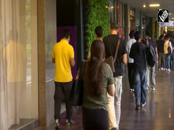 Massive queue awaits iPhone 18 Pro and iPhone 18 Pro Max’s official sale in Delhi