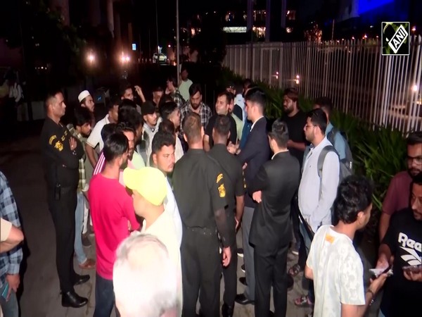 Massive crowds gather outside Apple Store ahead of iPhone 18 Pro’s official sale in Mumbai