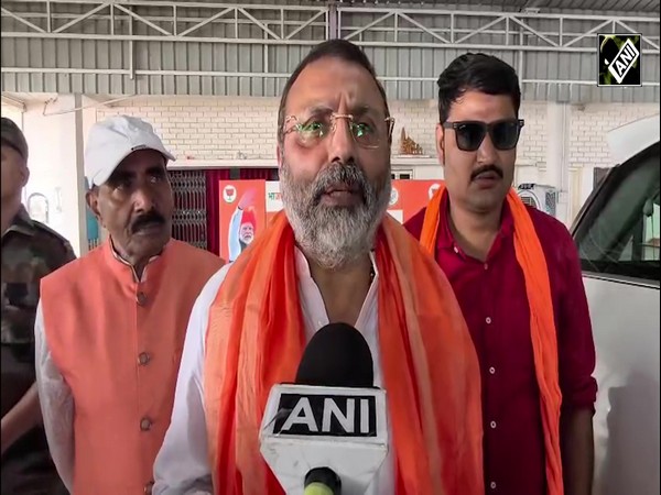 “माफ़ी मांगेगा …” Nishikant Dubey goes to war against Subhash Garg, files criminal defamation case