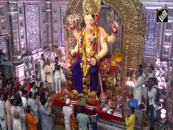 Actor Shah Rukh Khan and family seek blessings of Lord Ganapati at Lalbaugcha Raja Aarti in Mumbai