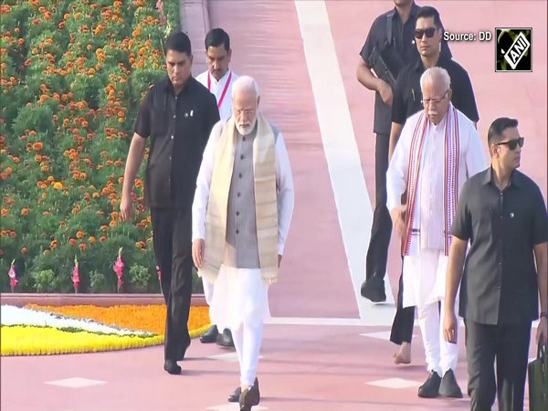 PM Modi pays tribute to Mahatma Gandhi at Rajghat on His 157th birth anniversary