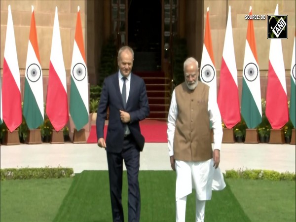 New Delhi: PM Modi meets Poland Prime Minister Donald Tusk at Hyderabad House