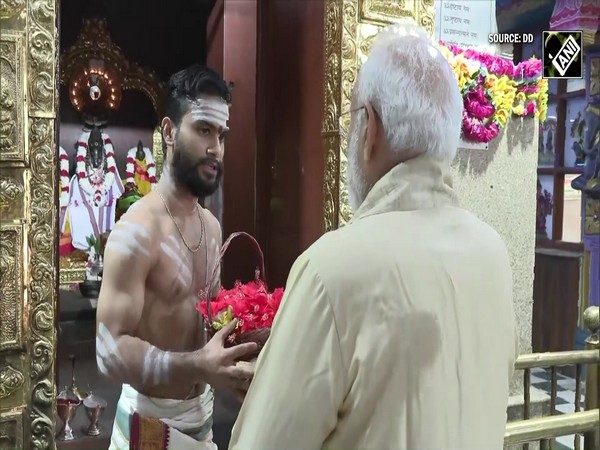 PM Modi offers special prayers at Shri Vinayak Temple as he marks 25 years as Head of Government