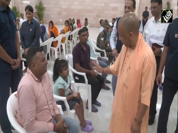 ‘Iska admission karao’, Heart-warming interaction between CM Yogi & little girl on school admission