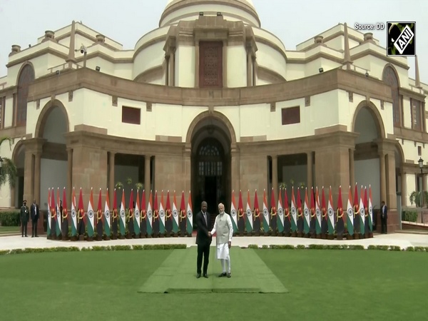 PM Modi Meets Angolan President at Hyderabad House