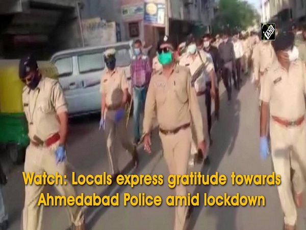 Watch: Locals express gratitude towards Ahmedabad Police amid lockdown