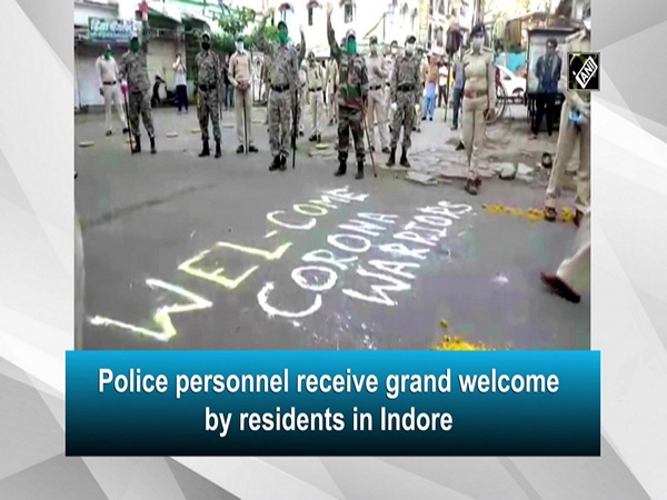 Police personnel receive grand welcome by residents in Indore