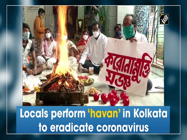 Locals perform ‘havan’ in Kolkata to eradicate coronavirus