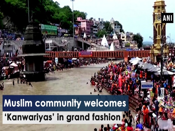 Muslim community welcomes ‘Kanwariyas’ in grand fashion