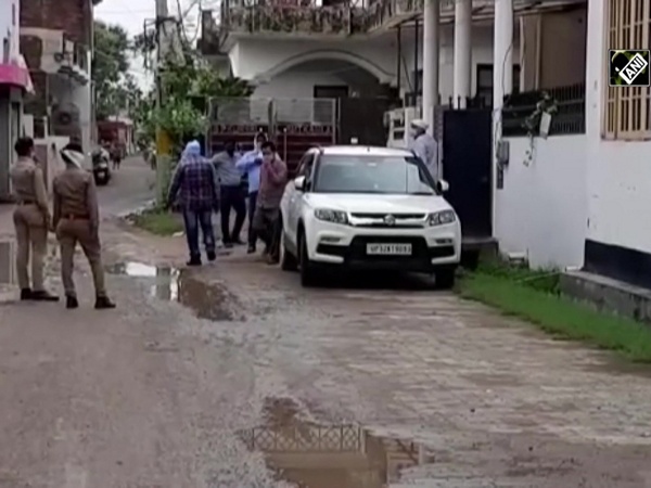 Kanpur encounter: Lucknow Development Authority officials reach at Vikas Dubey’s residence