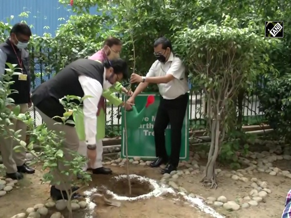 Prakash Javadekar, Anurag Thakur plant saplings on World Environment Day