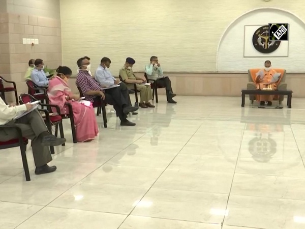 Unlock 1.0: Yogi Adityanath holds meeting with COVID-19 management Team-11