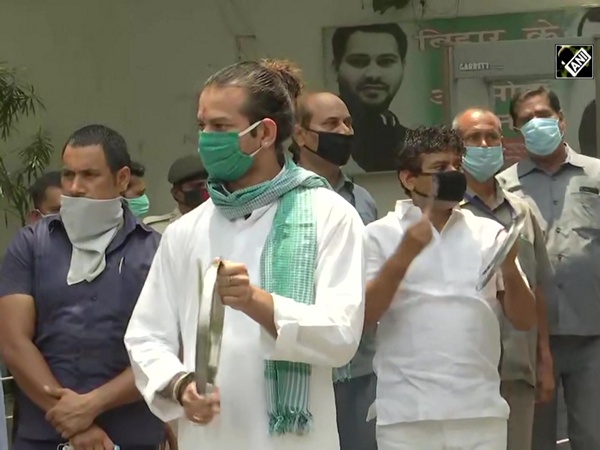 RJD leaders clang utensils to demonstrate against Amit Shah’s virtual rally
