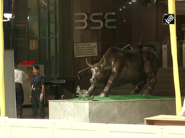 Heavy buying in financials lift indices 1.5 pc, Reliance touches new high