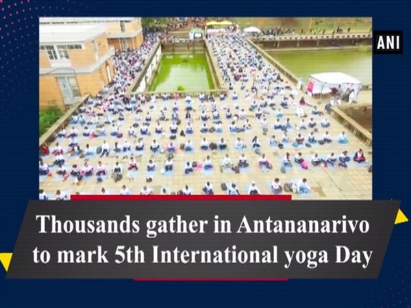 Thousands gather in Antananarivo to mark 5th International yoga Day