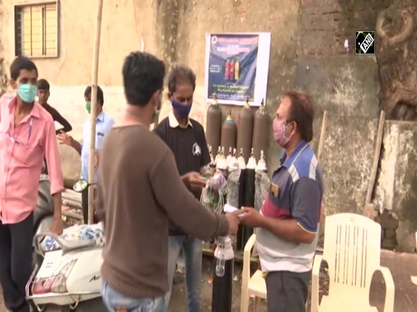 Cutting across religious lines, Mumbai youngsters provide oxygen tanks to patients