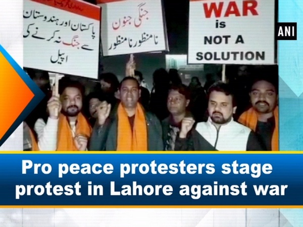 Pro peace protesters stage protest in Lahore against war
