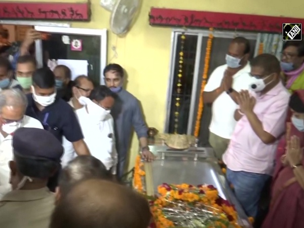 CM Baghel visits Ajit Jogi’s residence to pay his last respect