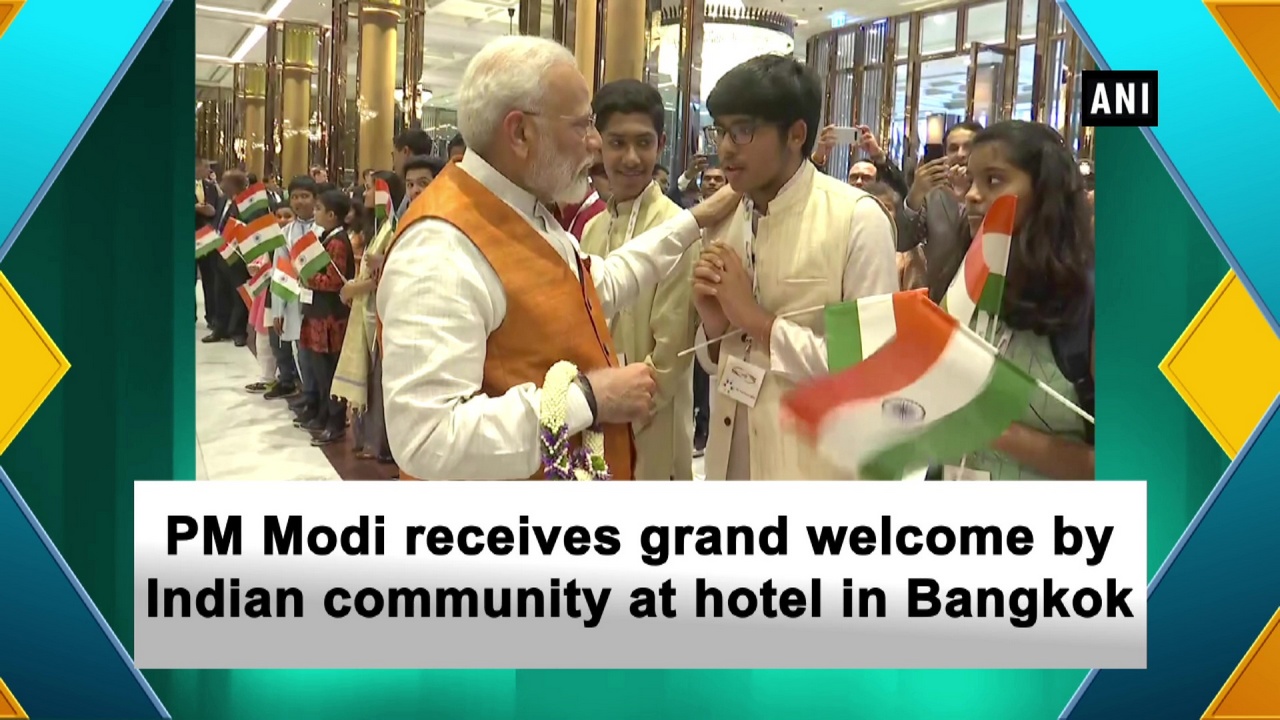 PM Modi receives grand welcome by Indian community at hotel  in Bangkok